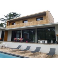 Bardage bois sur maison béton